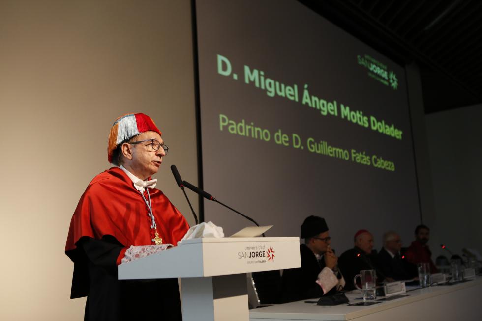 Luis Oro y Guillermo Fatás, investidos Honoris Causa de la Universidad San Jorge