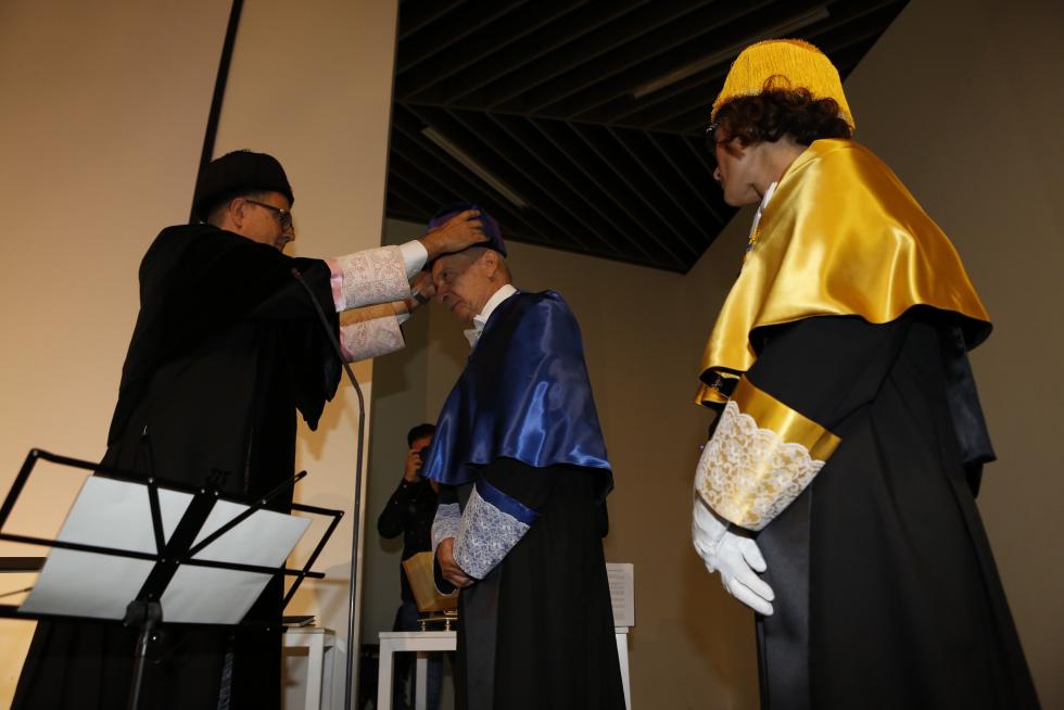 Luis Oro y Guillermo Fatás, investidos Honoris Causa de la Universidad San Jorge