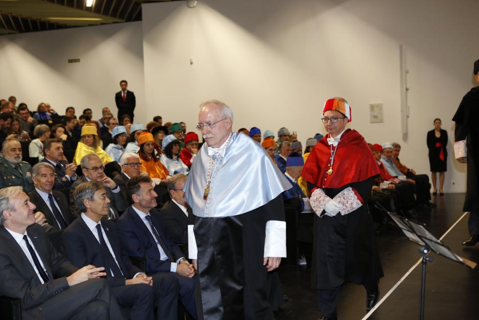 Luis Oro y Guillermo Fatás, investidos Honoris Causa de la Universidad San Jorge
