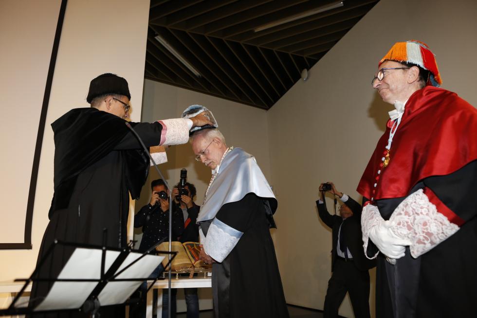 Luis Oro y Guillermo Fatás, investidos Honoris Causa de la Universidad San Jorge