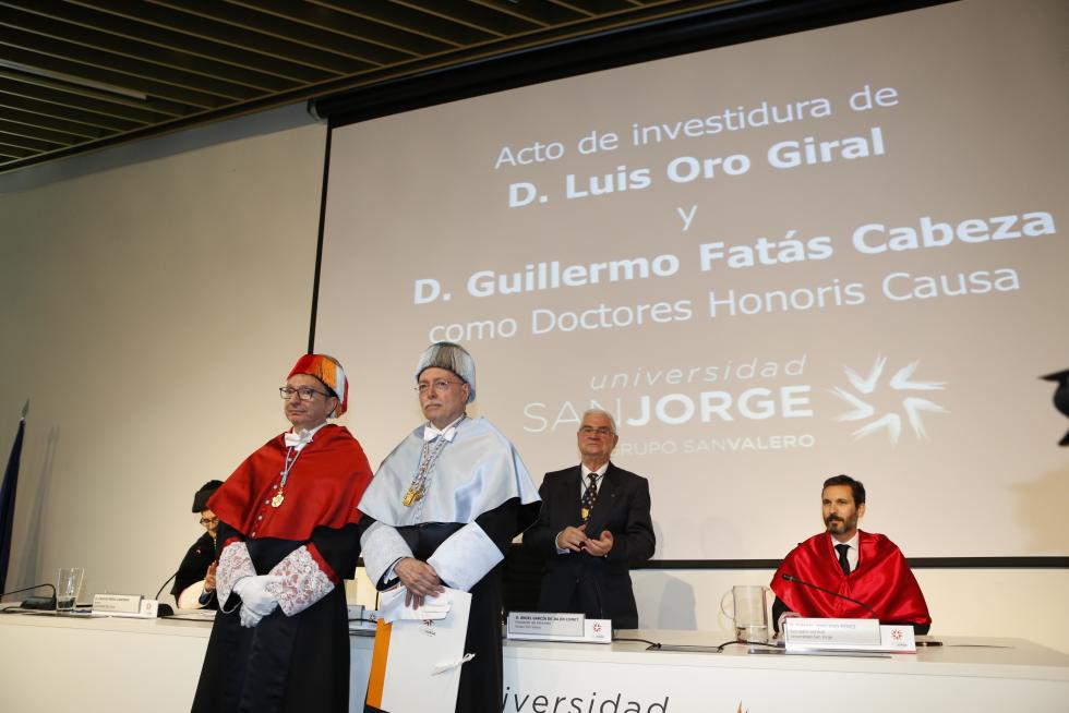 Luis Oro y Guillermo Fatás, investidos Honoris Causa de la Universidad San Jorge