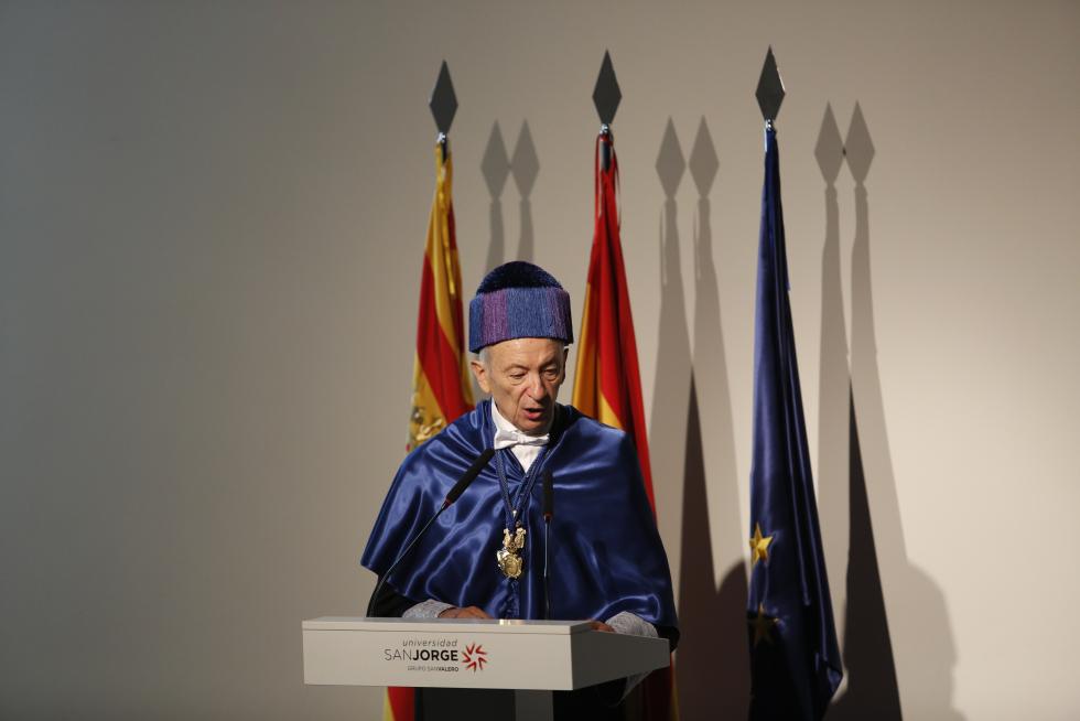 Luis Oro y Guillermo Fatás, investidos Honoris Causa de la Universidad San Jorge