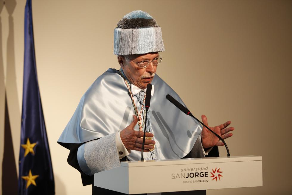 Luis Oro y Guillermo Fatás, investidos Honoris Causa de la Universidad San Jorge
