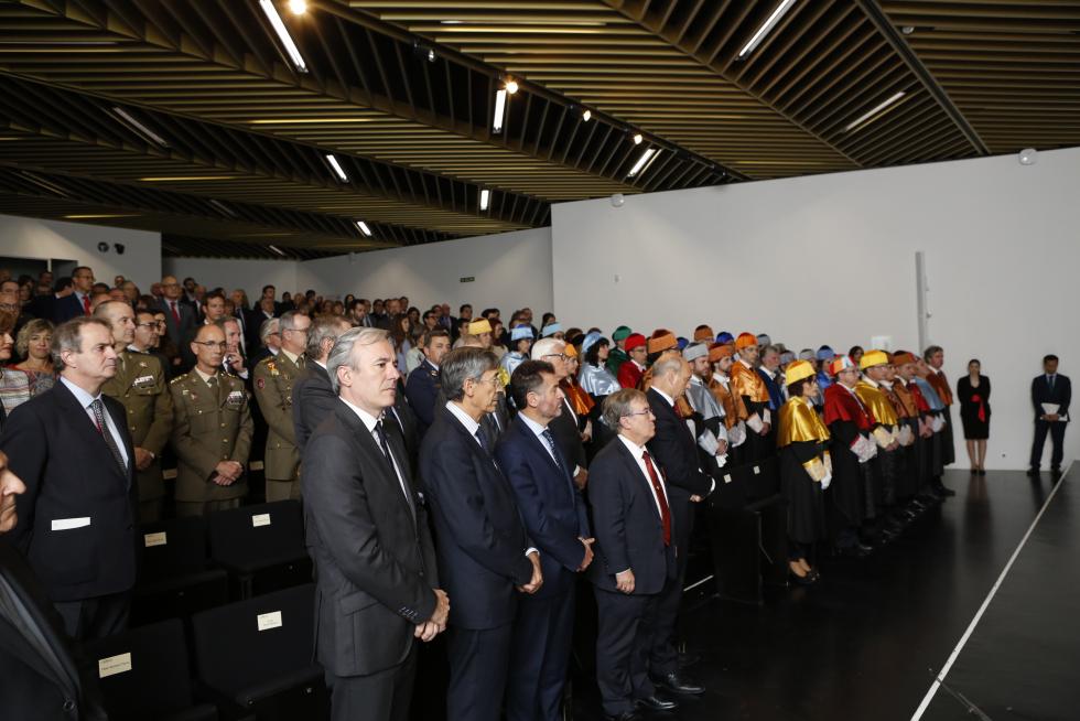 Luis Oro y Guillermo Fatás, investidos Honoris Causa de la Universidad San Jorge