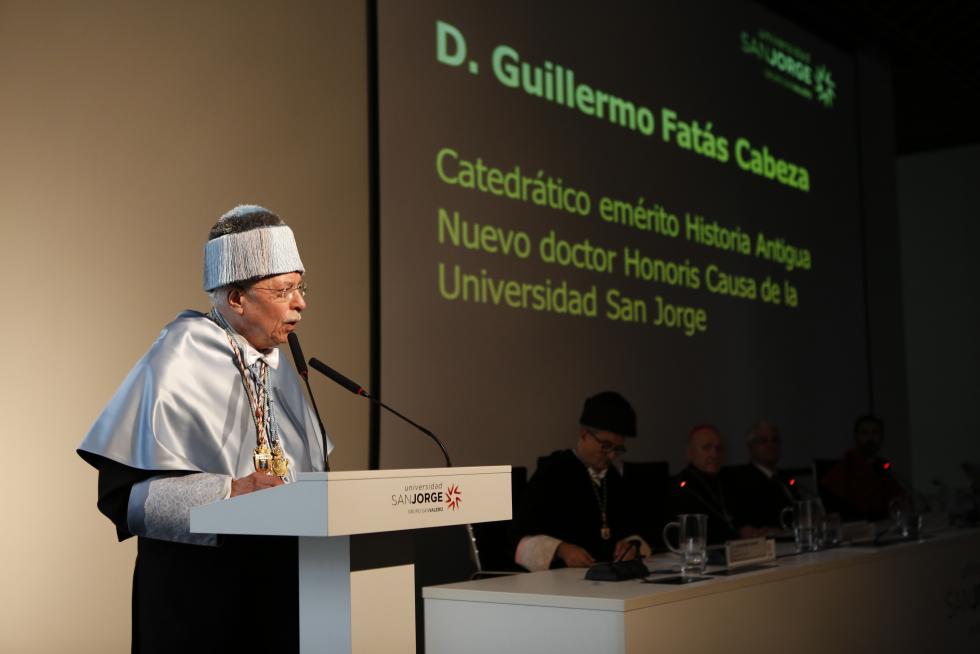 Luis Oro y Guillermo Fatás, investidos Honoris Causa de la Universidad San Jorge