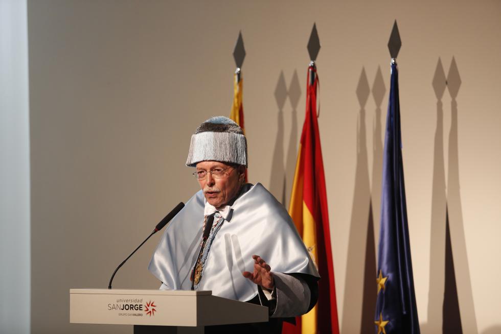 Luis Oro y Guillermo Fatás, investidos Honoris Causa de la Universidad San Jorge