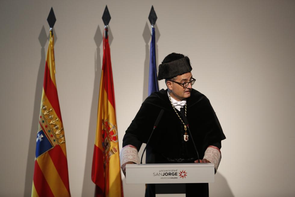 Luis Oro y Guillermo Fatás, investidos Honoris Causa de la Universidad San Jorge