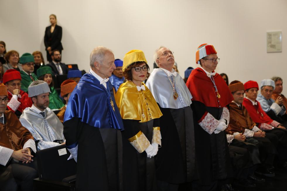 Luis Oro y Guillermo Fatás, investidos Honoris Causa de la Universidad San Jorge