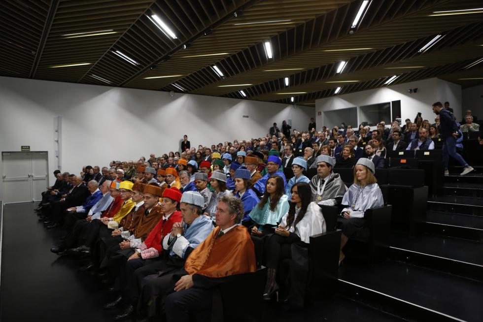 Luis Oro y Guillermo Fatás, investidos Honoris Causa de la Universidad San Jorge