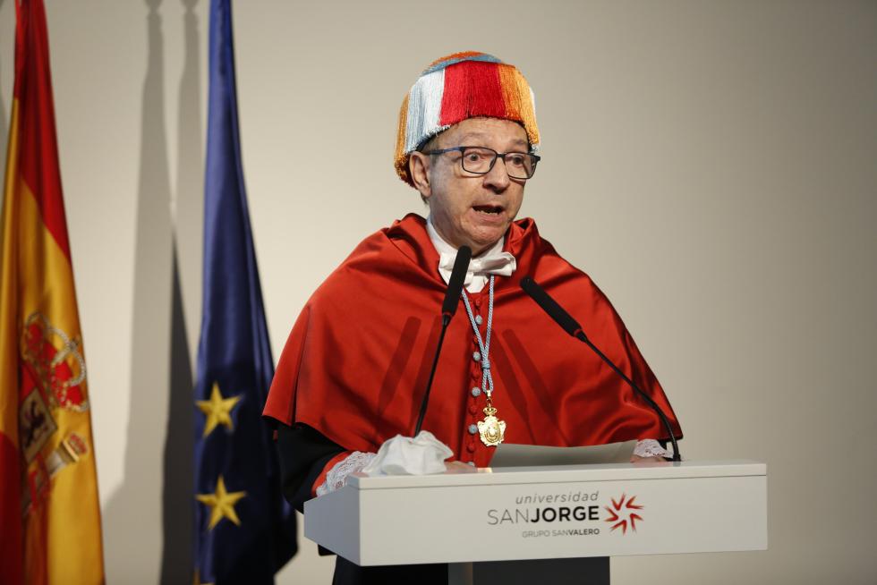 Luis Oro y Guillermo Fatás, investidos Honoris Causa de la Universidad San Jorge