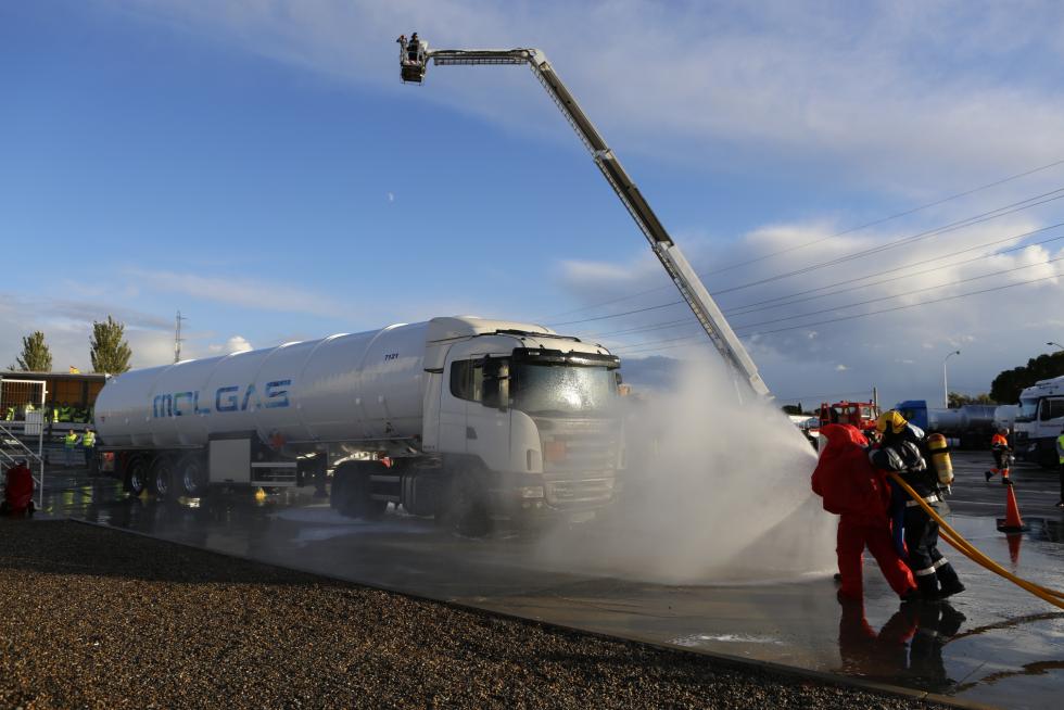 La intervención se ha llevado a cabo por varias dotaciones de Bomberos de Zaragoza.