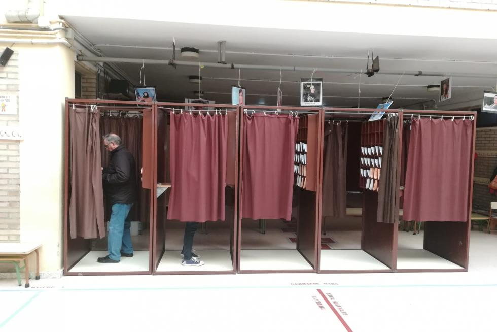 DESDE PRIMERA HORA DE LA MAÑANA , LOS ARAGONESES HAN ACUDIDO PUNTUALES A LOS COLEGIOS ELECTORALES PARA EJERCER SU DERECHO AL VOTO.