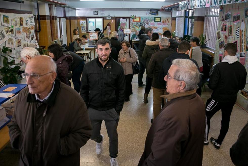 Votaciones en el colegio Puerta Sancho de Zaragoza.
