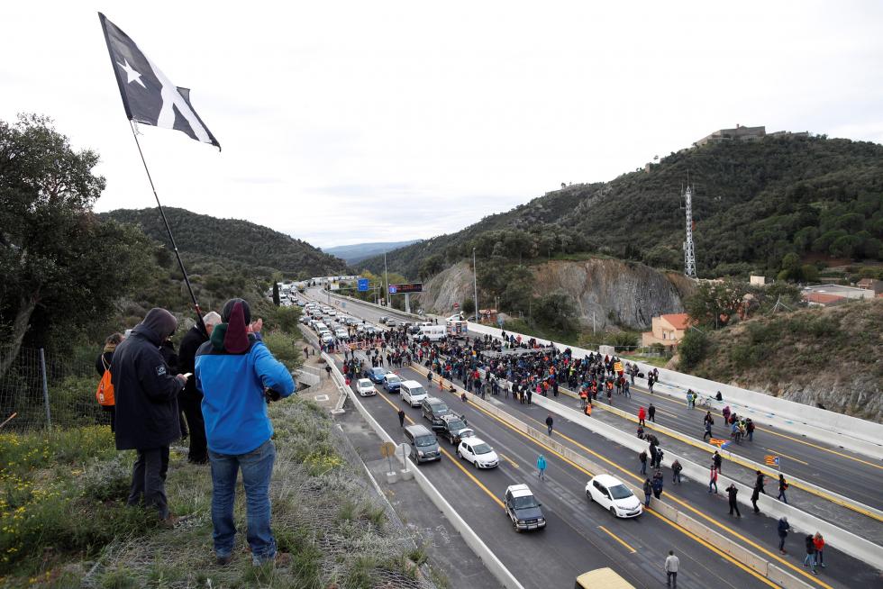 Colas de hasta 12 kilómetros por el corte de la AP-7 en La Junquera de Tsunami Democràtic