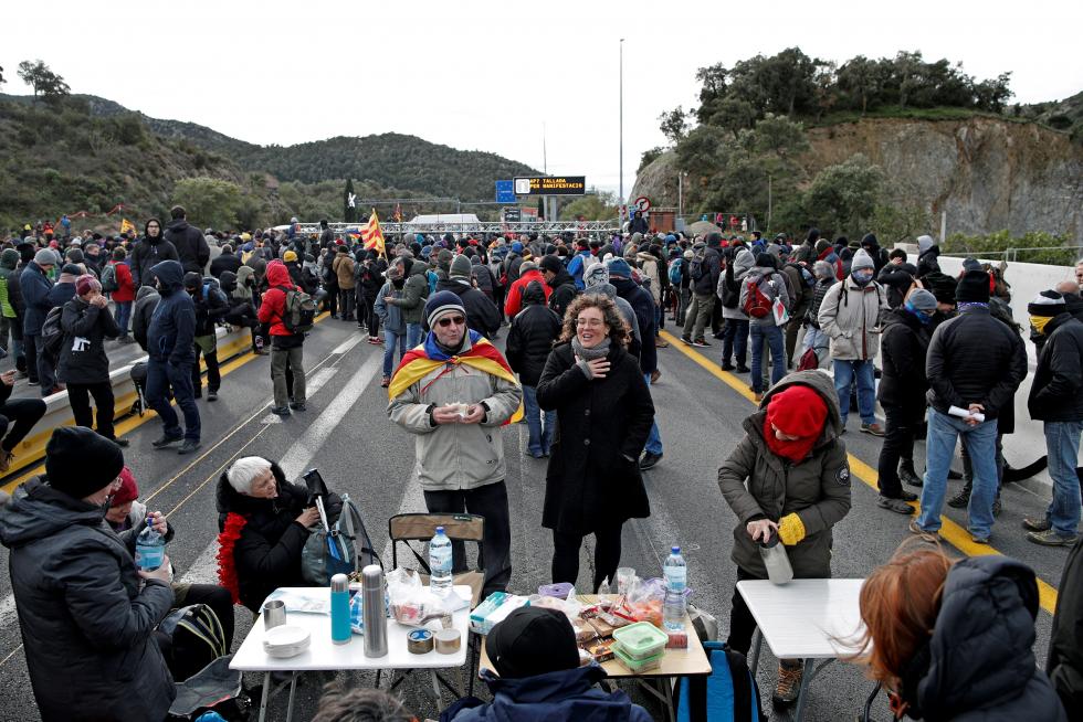 Colas de hasta 12 kilómetros por el corte de la AP-7 en La Junquera de Tsunami Democràtic