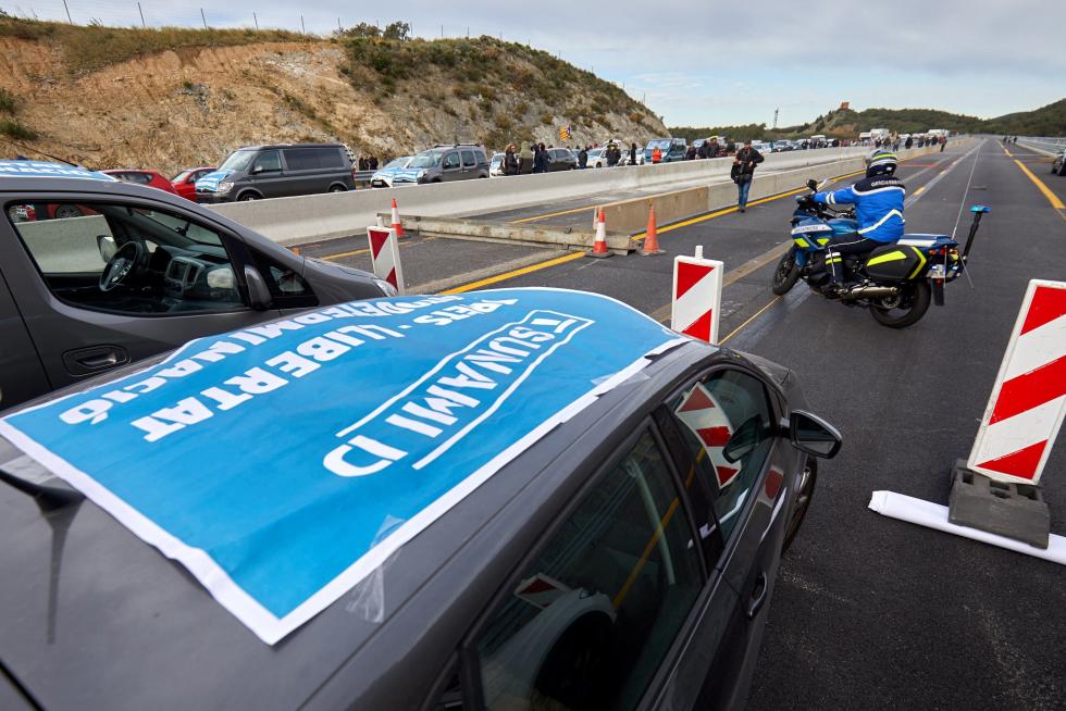 Colas de hasta 12 kilómetros por el corte de la AP-7 en La Junquera de Tsunami Democràtic