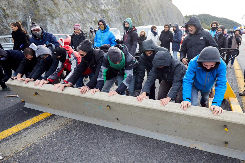 Colas de hasta 12 kilómetros por el corte de la AP-7 en La Junquera de Tsunami Democràtic