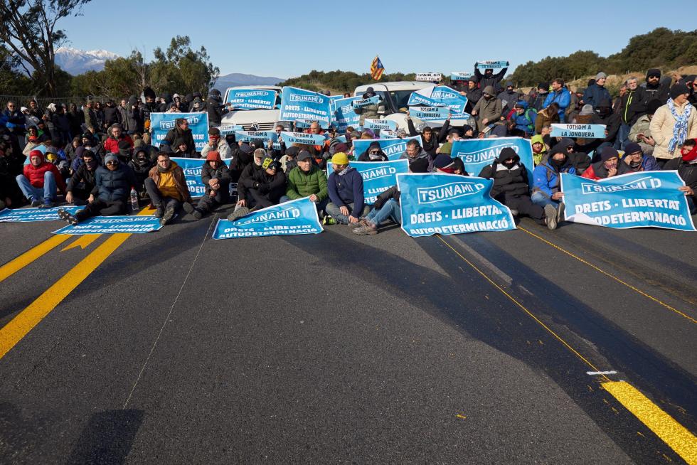 Colas de hasta 12 kilómetros por el corte de la AP-7 en La Junquera de Tsunami Democràtic