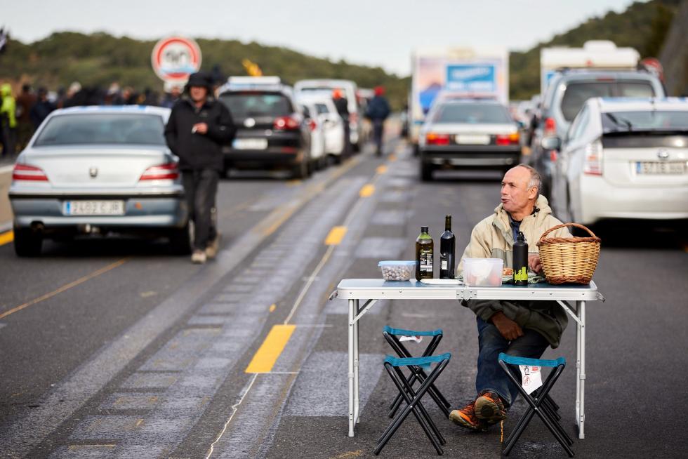 Colas de hasta 12 kilómetros por el corte de la AP-7 en La Junquera de Tsunami Democràtic
