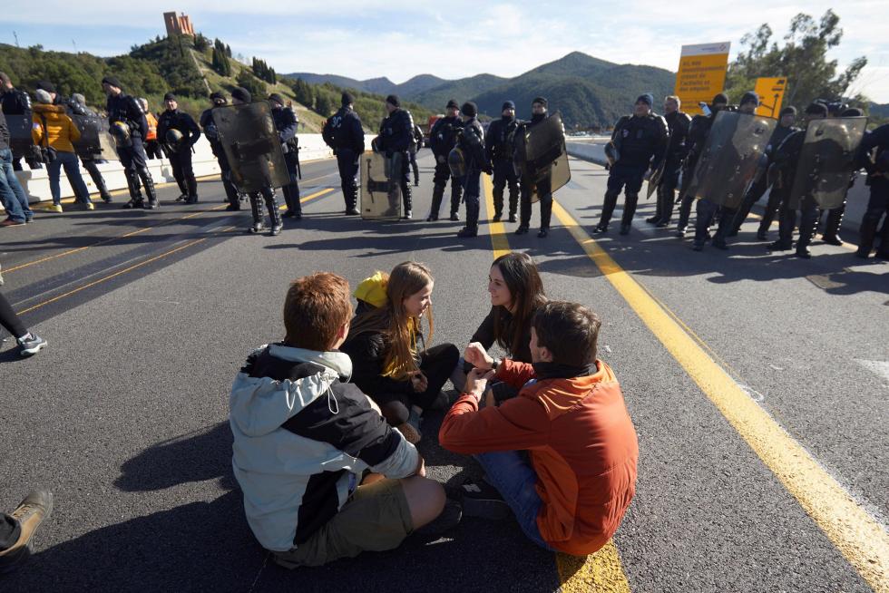 Colas de hasta 12 kilómetros por el corte de la AP-7 en La Junquera de Tsunami Democràtic