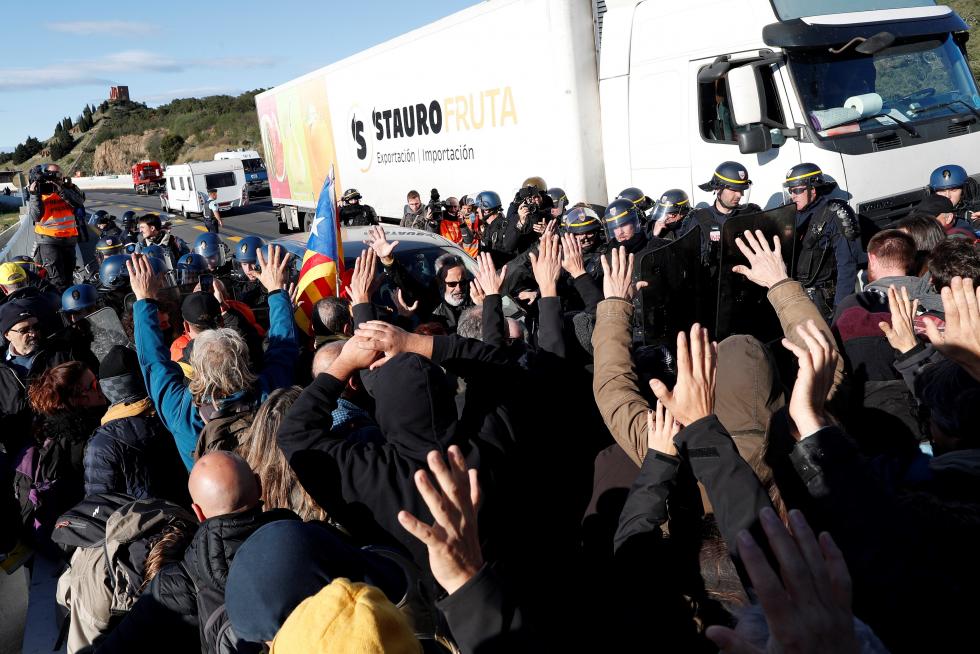 Colas de hasta 12 kilómetros por el corte de la AP-7 en La Junquera de Tsunami Democràtic