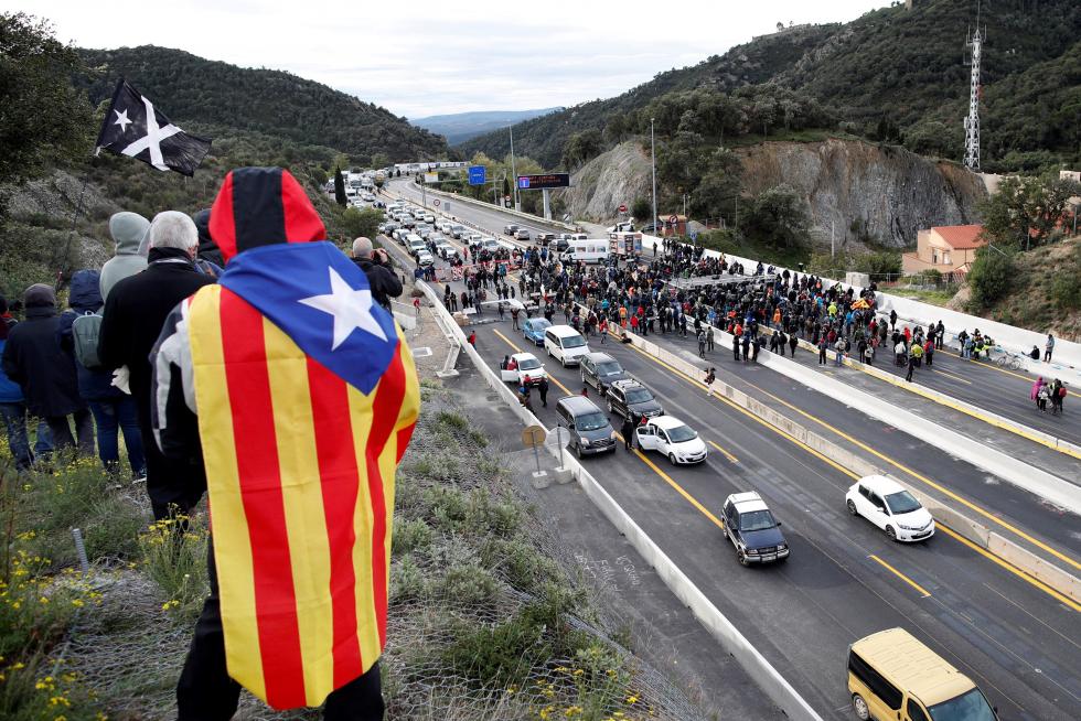Colas de hasta 12 kilómetros por el corte de la AP-7 en La Junquera de Tsunami Democràtic
