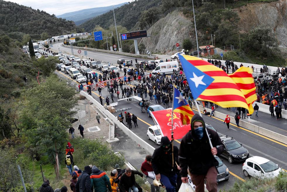 Colas de hasta 12 kilómetros por el corte de la AP-7 en La Junquera de Tsunami Democràtic