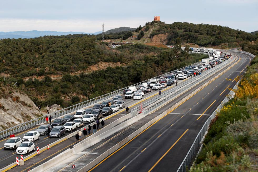 Colas de hasta 12 kilómetros por el corte de la AP-7 en La Junquera de Tsunami Democràtic