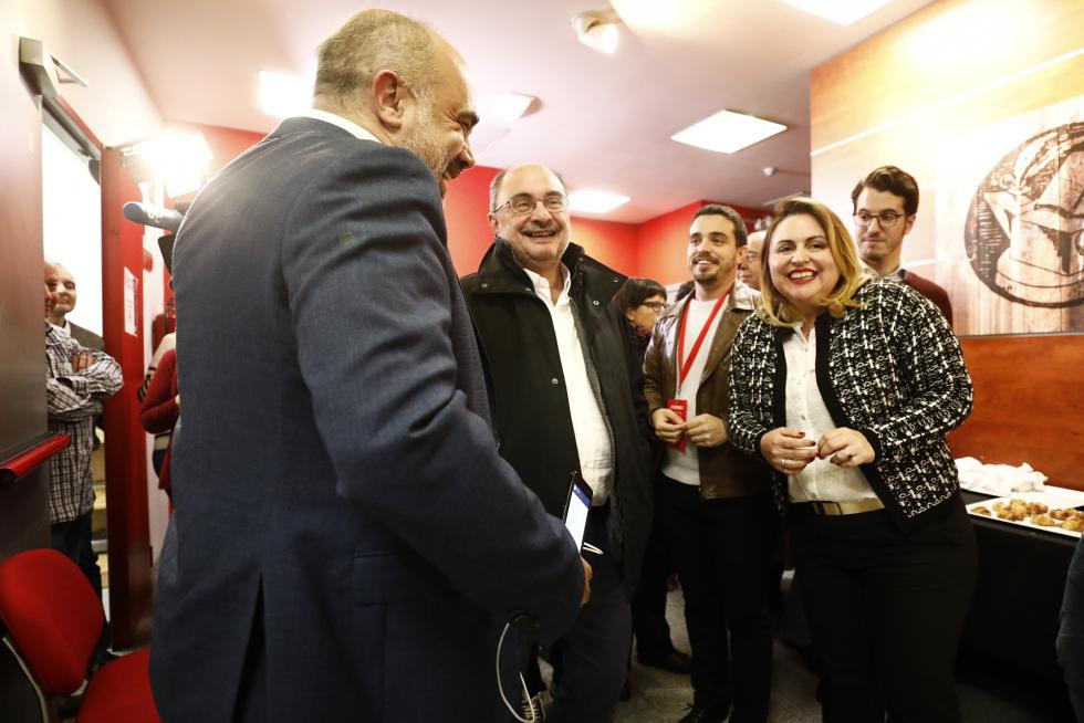 Reacciones en la sede del PSOE.