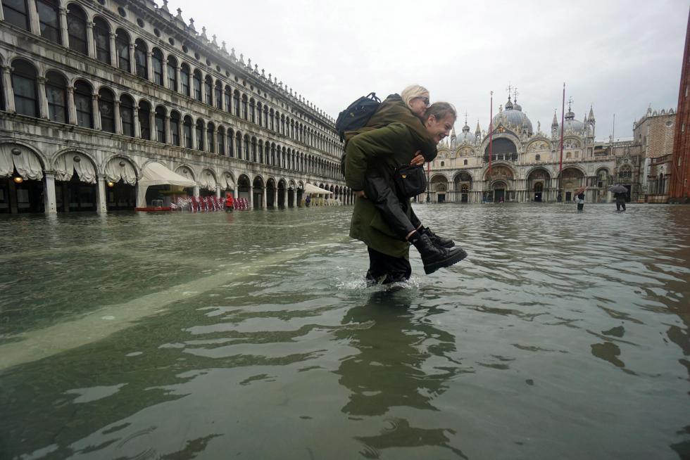 Venice (Italy), 12/11/2019.- A man with his cart wades through floodwaters at Piazza San Marco (St Mark's Square) in Venice, Italy, 12 November 2019. The high tide has already reached the level of 1 meter above sea level in Venice at 8 am. (Italia, Niza, Venecia) EFE/EPA/ANDREA MEROLA Flooding in Venice