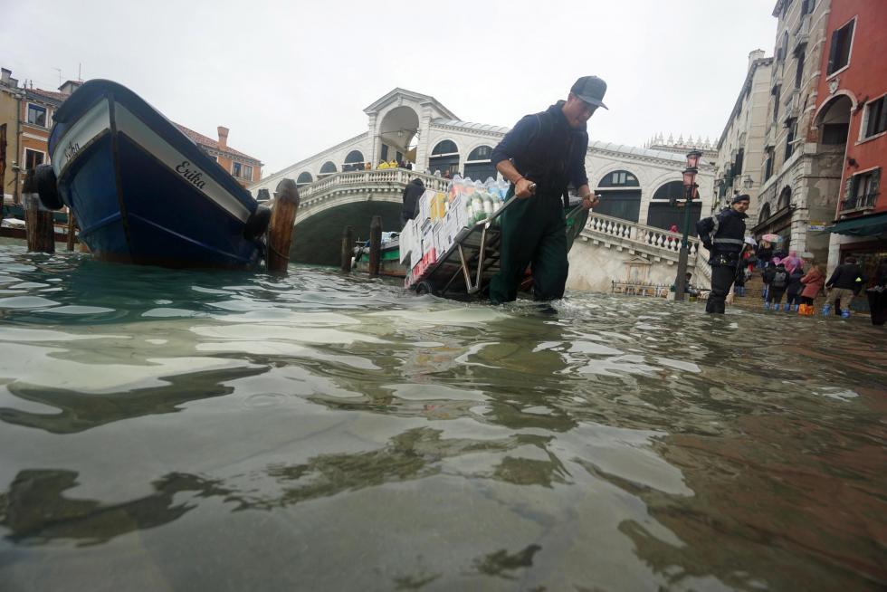 Venecia sufre su peor inundación desde 1966