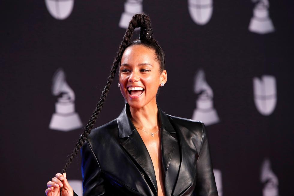 Las Vegas (United States), 14/11/2019.- Luis Enrique and the C4 Trio arrive for the 20th annual Latin Grammy Awards ceremony at the MGM Grand Garden Arena in Las Vegas, Nevada, USA, 14 November 2019. The Latin Grammys recognize artistic and/or technical achievement, not sales figures or chart positions, and the winners are determined by the votes of their peers - the qualified voting members of the Latin Recording Academy. (Estados Unidos) EFE/EPA/NINA PROMMER Arrivals - 20th Latin Grammy Awards