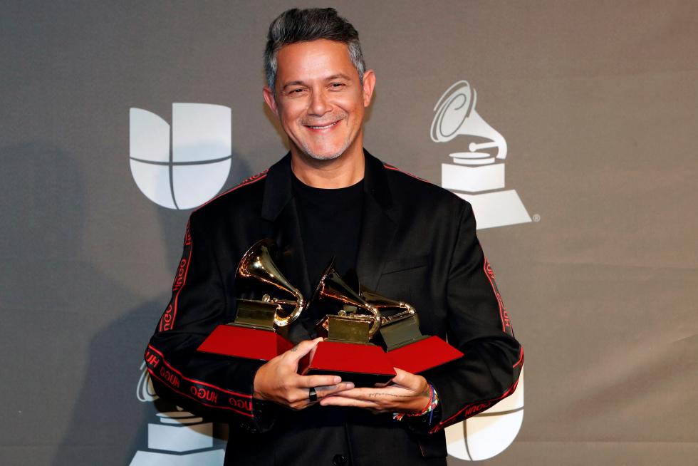 Las Vegas (United States), 15/11/2019.- Rosalia poses with the Best Album of the Year, Best Contemporary Pop Vocal Album, and Best Urban Song awards in the press room during the 20th annual Latin Grammy Awards ceremony at the MGM Grand Garden Arena in Las Vegas, Nevada, USA, 14 November 2019. The Latin Grammys recognize artistic and/or technical achievement, not sales figures or chart positions, and the winners are determined by the votes of their peers - the qualified voting members of the Latin Recording Academy. (Estados Unidos) EFE/EPA/NINA PROMMER Press Room - 20th Latin Grammy Awards