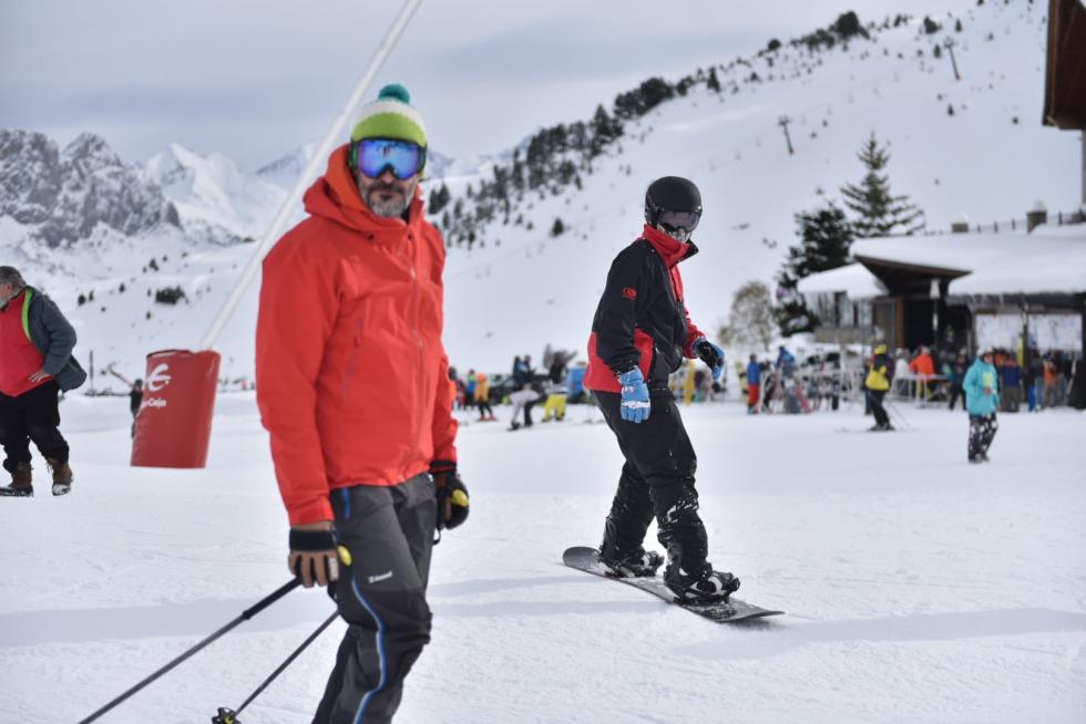 La estación de Formigal-Panticosa ha estrenado la temporada con buena afluencia y 31 kilómetros esquiables.