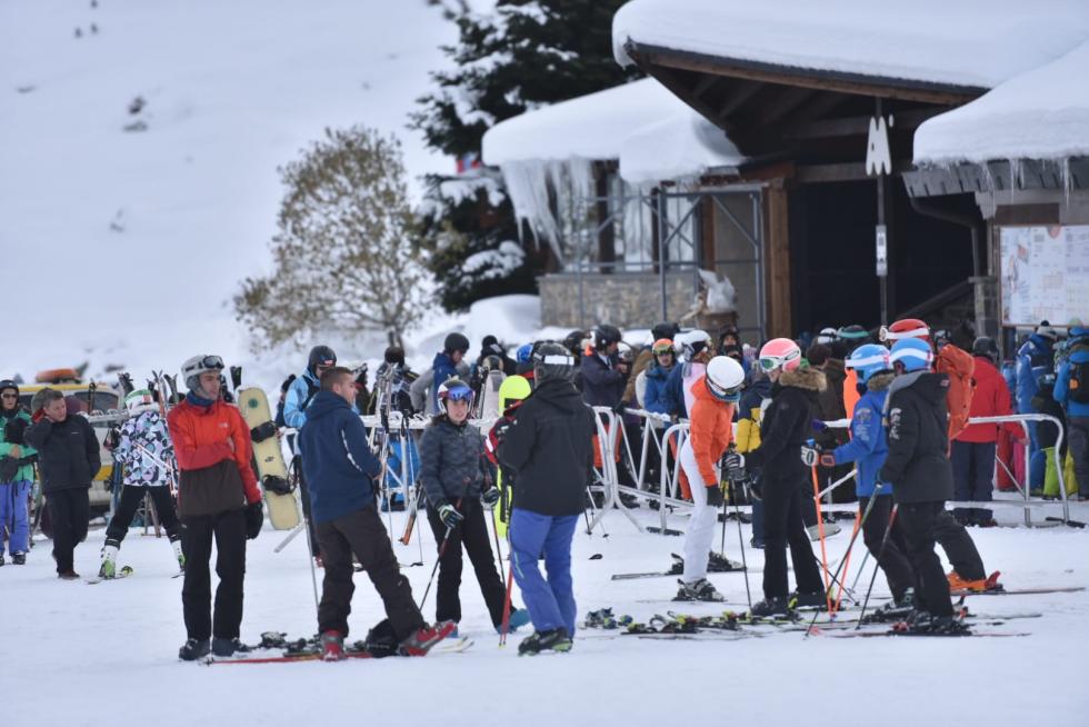 La estación de Formigal-Panticosa ha estrenado la temporada con buena afluencia y 31 kilómetros esquiables.