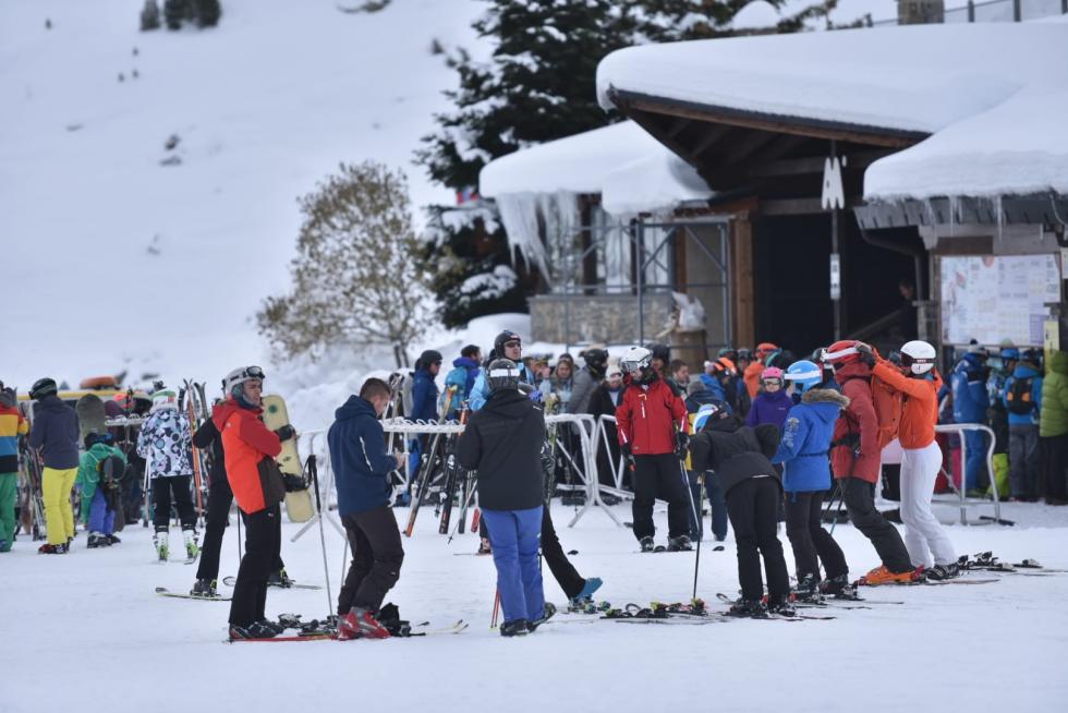 La estación de Formigal-Panticosa ha estrenado la temporada con buena afluencia y 31 kilómetros esquiables.