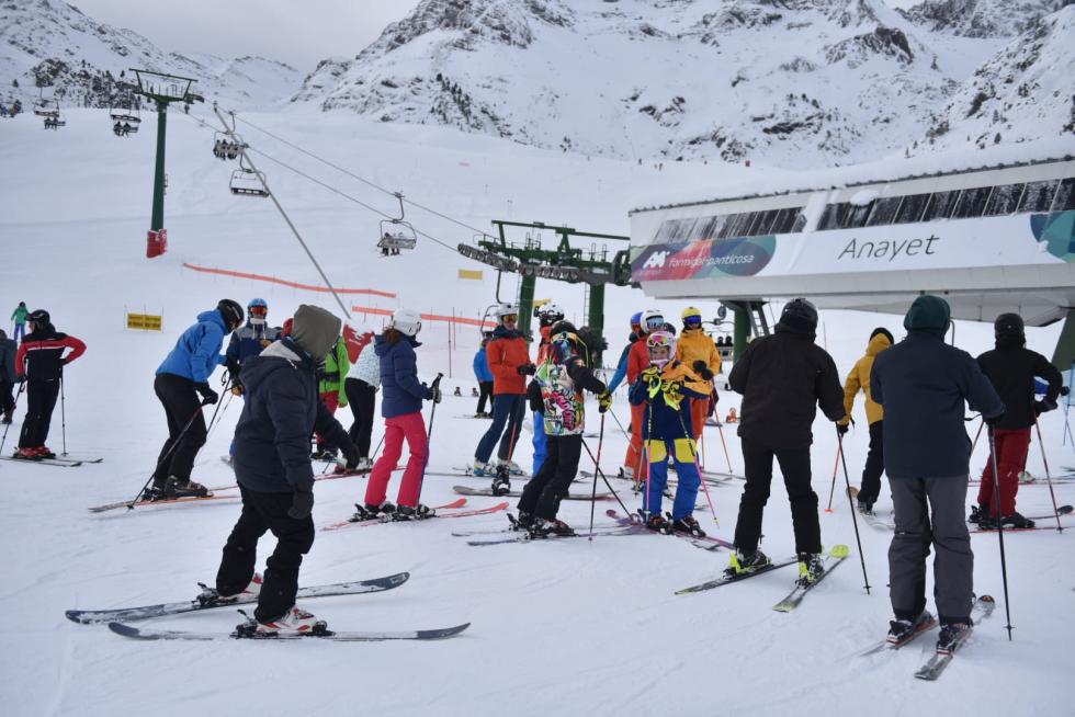 La estación de Formigal-Panticosa ha estrenado la temporada con buena afluencia y 31 kilómetros esquiables.