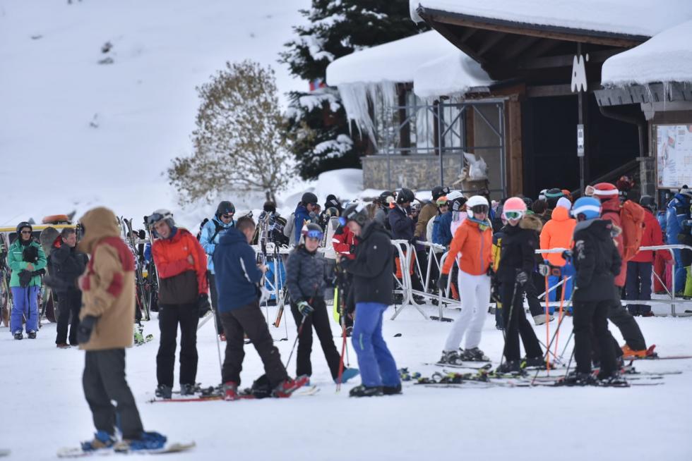 La estación de Formigal-Panticosa ha estrenado la temporada con buena afluencia y 31 kilómetros esquiables.