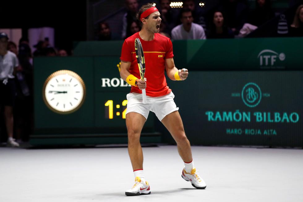 l español Rafa Nadal durante su partido frente al canadiense Denis Shapovalov, correspondiente al segundo punto de la final de la Copa Davis