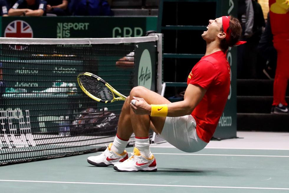 l español Rafa Nadal durante su partido frente al canadiense Denis Shapovalov, correspondiente al segundo punto de la final de la Copa Davis