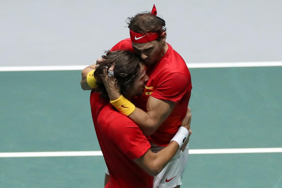 l español Rafa Nadal durante su partido frente al canadiense Denis Shapovalov, correspondiente al segundo punto de la final de la Copa Davis