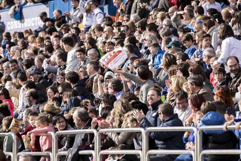 Partido de Aspanoa. Los veteranos del Real Zaragoza y el Real Madrid se han citado en La Romareda para "marcar un gol al cáncer" en le tradicional partido solidario organizado por Aspanoa, que celebra su 25º aniversario.