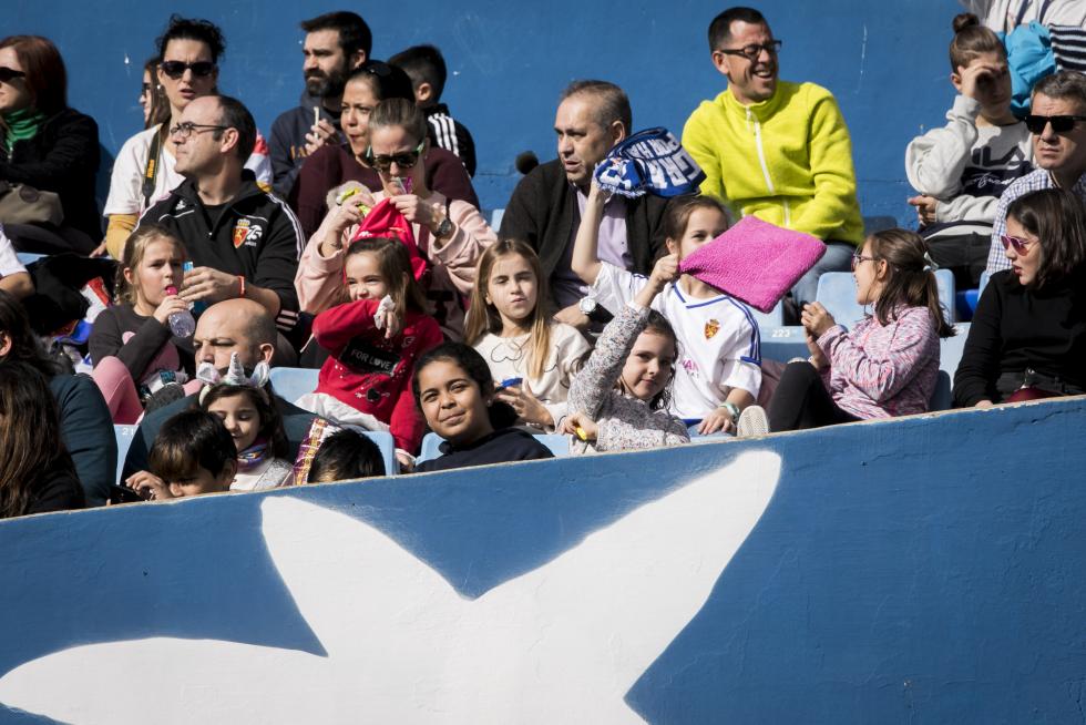 Partido de Aspanoa. Los veteranos del Real Zaragoza y el Real Madrid se han citado en La Romareda para "marcar un gol al cáncer" en le tradicional partido solidario organizado por Aspanoa, que celebra su 25º aniversario.