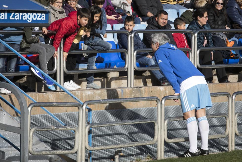 Partido de Aspanoa. Los veteranos del Real Zaragoza y el Real Madrid se han citado en La Romareda para "marcar un gol al cáncer" en le tradicional partido solidario organizado por Aspanoa, que celebra su 25º aniversario.