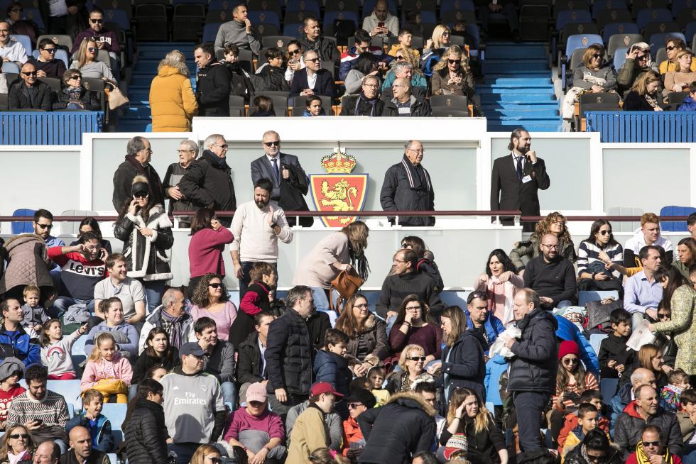Partido de Aspanoa. Los veteranos del Real Zaragoza y el Real Madrid se han citado en La Romareda para "marcar un gol al cáncer" en le tradicional partido solidario organizado por Aspanoa, que celebra su 25º aniversario.