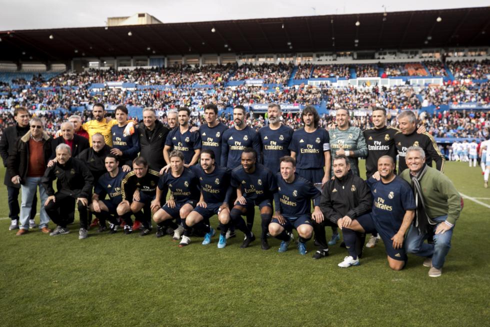 Partido de Aspanoa. Los veteranos del Real Zaragoza y el Real Madrid se han citado en La Romareda para "marcar un gol al cáncer" en le tradicional partido solidario organizado por Aspanoa, que celebra su 25º aniversario.