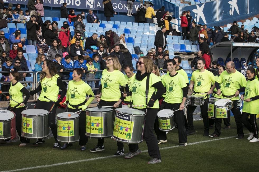 Partido de Aspanoa. Los veteranos del Real Zaragoza y el Real Madrid se han citado en La Romareda para "marcar un gol al cáncer" en le tradicional partido solidario organizado por Aspanoa, que celebra su 25º aniversario.