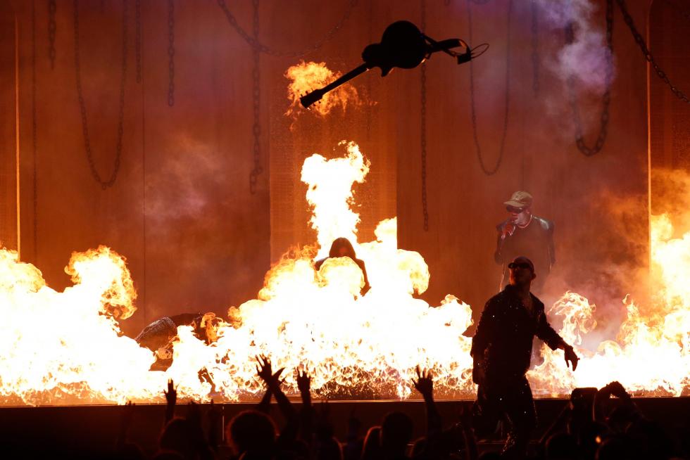 Ardiente actuación de Post Malone, Ozzy Osbourne and Travis Scott durante los premios
