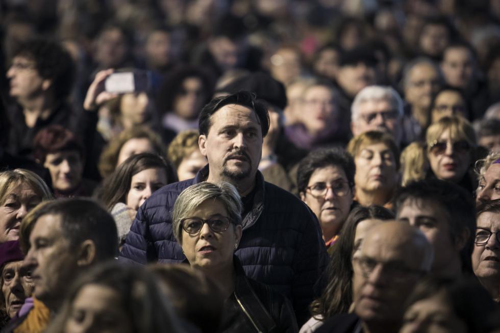 Concentración en la Plaza de España de Zaragoza contra la violencia machista