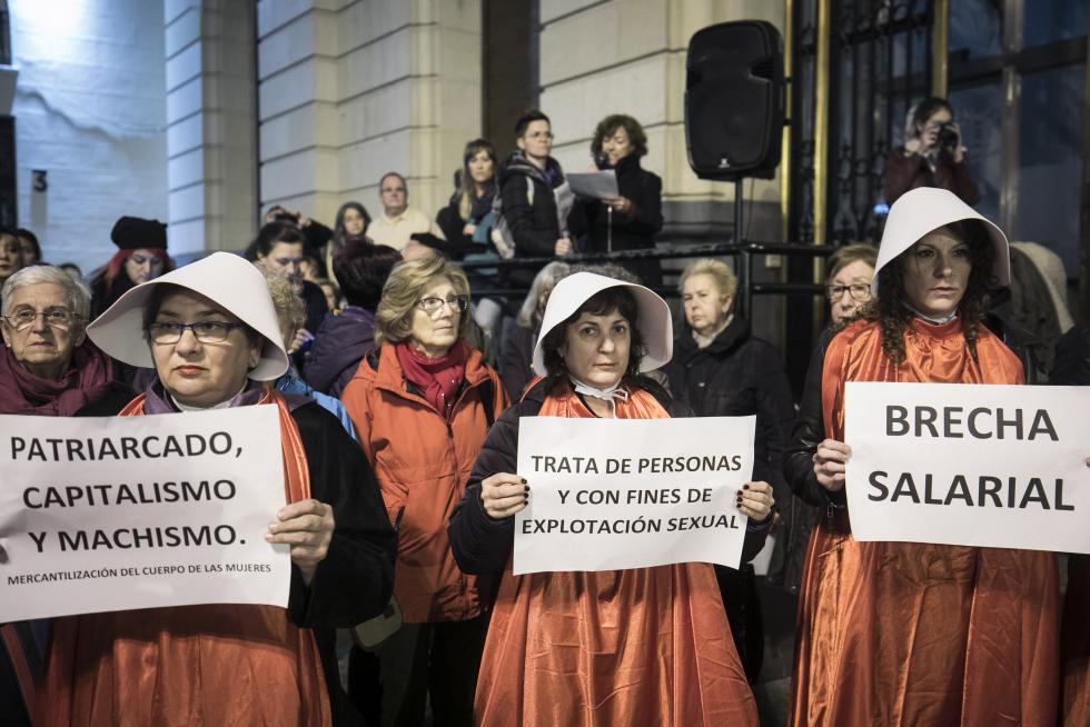Concentración en la Plaza de España de Zaragoza contra la violencia machista
